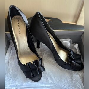 Tahari Black Satin High Heels Size 8.5